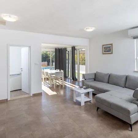בית נופש House Nane Garden Mirce