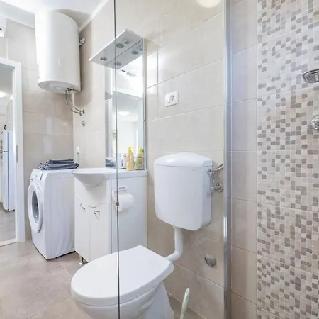 House Nane Garden بيت للعطل