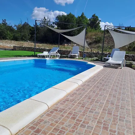 Ferienhaus House Nane Garden *