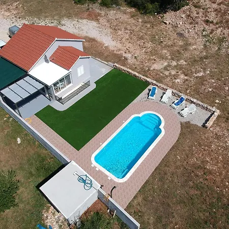 Ferienhaus House Nane Garden Mirce