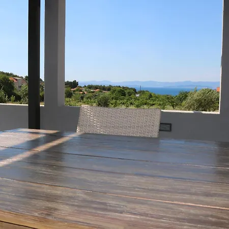 Ferienhaus House Nane Garden *